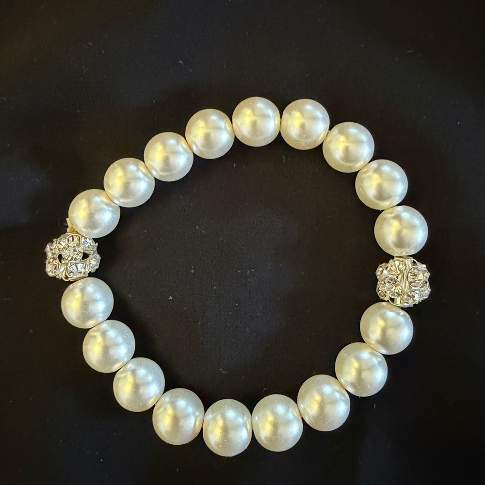 Elegant White Pearl Bracelet